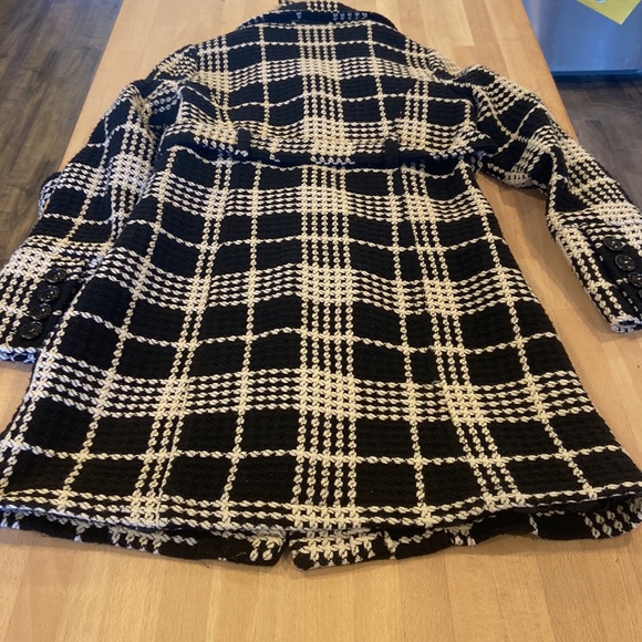 Black & white check wool blend long belted coat w/ 2 button close pockets small - Picture 9 of 12